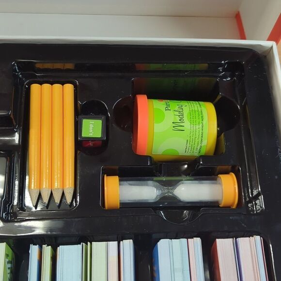 Hasbro Partini game, Party game with a delicious twist - Picture 7 of 8